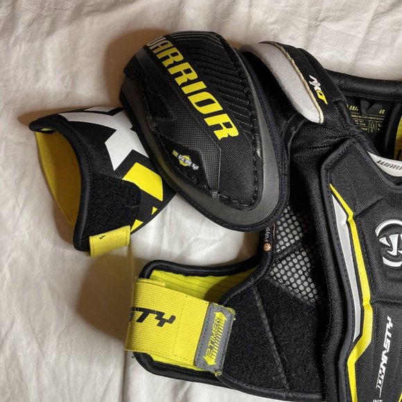 WARRIOR Dynasty Youth Small/medium JR Ice Hockey Shoulder Pads Odour Free - Picture 3 of 8